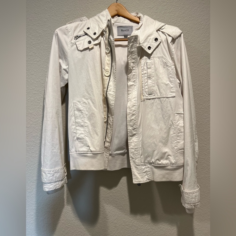 Men’s cream color lightweight jacket from Roots